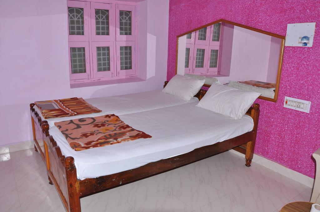 Thilak Home Stay Hampi Exterior foto