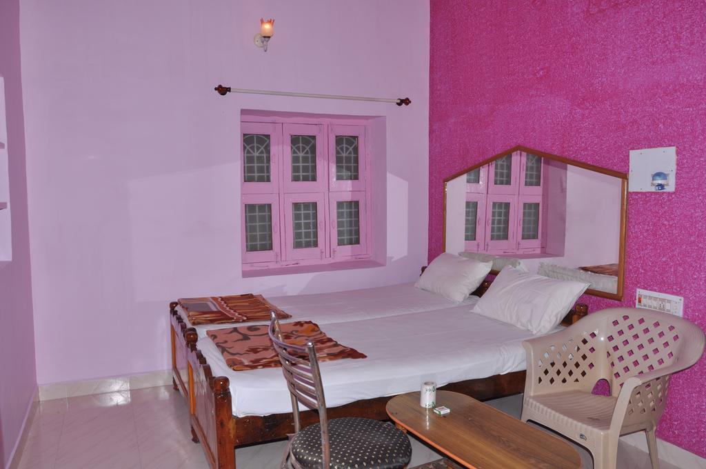 Thilak Home Stay Hampi Exterior foto